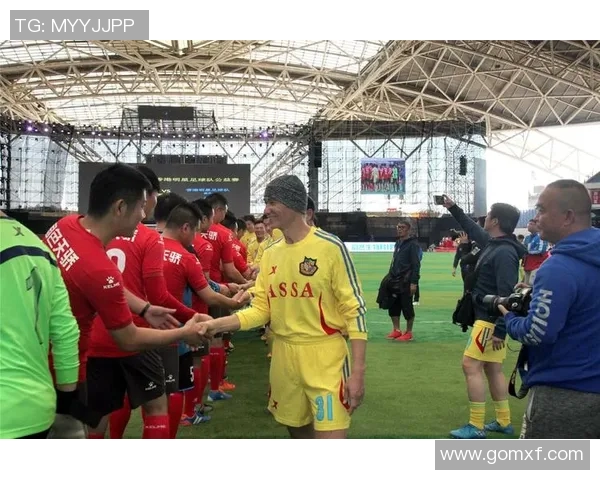 李毅香港足球明星队携手共创辉煌未来展现足球魅力与团结精神