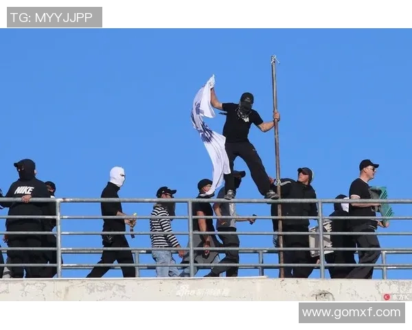 2016欧洲杯激烈斗殴现场回顾球迷冲突引发的暴力事件分析